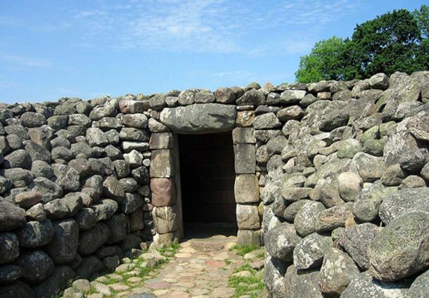 Kungagraven: una tomba gigante con simboli misteriosi intorno 1