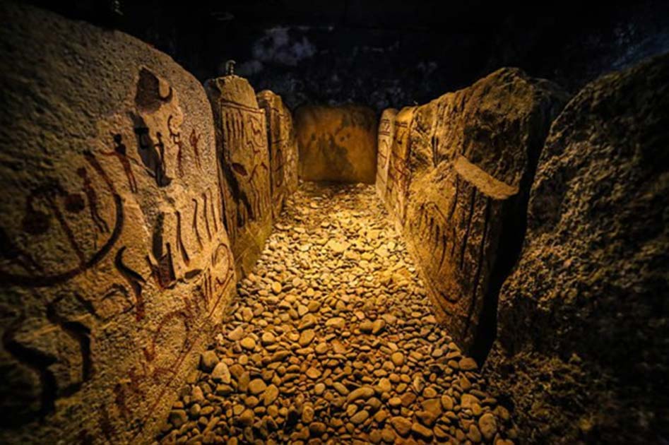 Кунгагравен: Гигантская гробница с таинственными символами вокруг нее 2